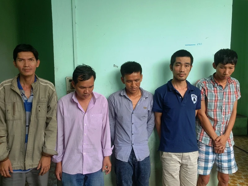 Công an tạm giữ 5 người tham gia cá độ bóng đá mùa Euro tại quán cà phê trên địa bàn quận Bình Thạnh